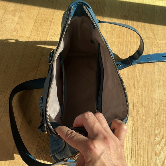 Michael Kors Elegant Blue Leather Handbag
